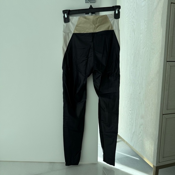 HEROINE SPORT RACER LEGGINGS IVORY / BRUSHED GOLD / BLACK - Picture 6 of 13